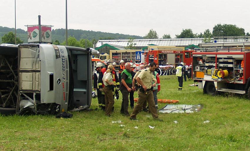 Schwerer Unfall mit Reisebus Lohmar Donrather Dreieck P420.JPG